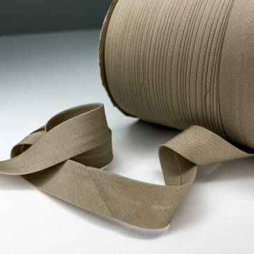 Косая бейка 1,5см бежевый (beige) хлопок 100% 86м