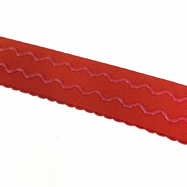 Тесьма-резинка трикотажная, с фигурным краем, с силиконовыми рельефами, красного цвета, ширина 40 мм